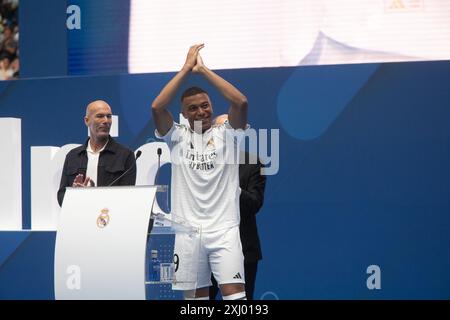 Madrid Spagna. 16 luglio 2024. Questa mattina, il calciatore francese Kilian Mbappe è stato presentato allo stadio Santiago Bernabeu come nuovo rinforzo della squadra di calcio, il Real Madrid. Crediti: Canales Carvajal/Alamy Live News. Foto Stock