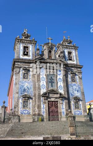 Chiesa di Sant'Ildefonso, circa 1739, decorata con piastrelle di ceramica tradizionale portoghese (azulejo), Porto Foto Stock