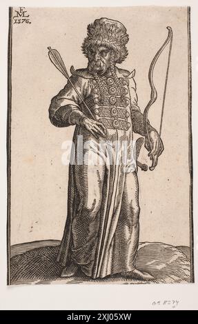 Questa incisione in legno di Melchior Lorck mostra un soldato in piedi rivolto a sinistra, che indossa un cappello di pelliccia con i capelli intrecciati, tenendo una freccia e un arco, con una spada al suo fianco, raffigurante l'abbigliamento militare ottomano del XVI secolo. Foto Stock