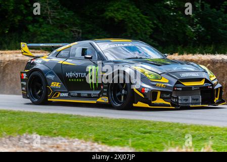 2009 Nissan GT-R drift car di Steve Biagioni che sale sulla pista di salita al Goodwood Festival of Speed 2024 Motorsport event, UK Foto Stock