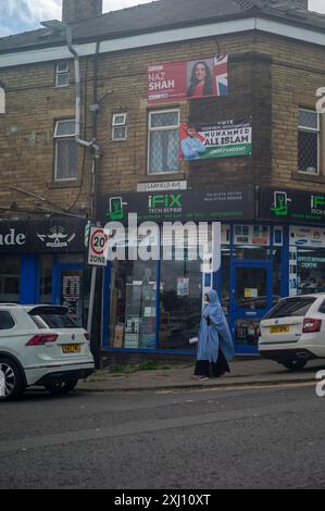 Elezioni generali nel Regno Unito del 2024. Poster della campagna nel collegio di Bradford West, Bradford West Yorkshire Untied Kingdom. Bradford West è un collegio elettorale del West Yorkshire rappresentato alla camera dei comuni del Parlamento britannico dal 2015 da Naz Shah del Partito Laburista. Le elezioni del 4 luglio 2024 sono state complicate da tre candidati indipendenti, che hanno fatto una campagna per un biglietto pro Palestina a causa della percepita riluttanza del Partito Laburista centrale, guidato da Kier Starmer. Le seguenti competono con il deputato del partito laburista in carica Naz Shah. Imad Uddin Ahmed Liberal Democratici Umar Ghafoor indipendente Jamie Hinton- Foto Stock