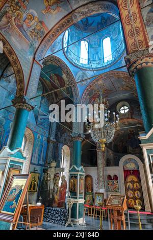 Batumi, Georgia - 16 luglio 2024: L'interno della Chiesa di San Nicola è una chiesa greca costruita nel 1865 a Batumi, Georgia. Foto Stock