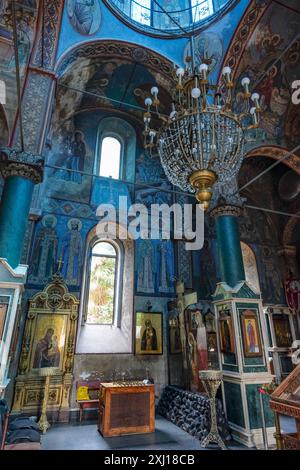 Batumi, Georgia - 16 luglio 2024: L'interno della Chiesa di San Nicola è una chiesa greca costruita nel 1865 a Batumi, Georgia. Foto Stock