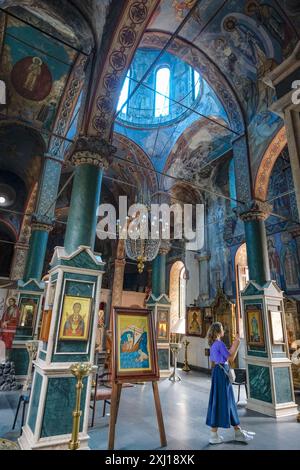 Batumi, Georgia - 16 luglio 2024: L'interno della Chiesa di San Nicola è una chiesa greca costruita nel 1865 a Batumi, Georgia. Foto Stock