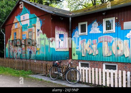 La casa in legno anmed Gotland nel parco Volksgarten, Colonia, Germania. Costruito come regalo dalla Svezia dopo la seconda guerra mondiale, l'edificio lo era Foto Stock