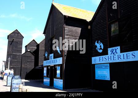 commercianti di pesce fresco, centro storico di hastings, east sussex, regno unito, luglio 2024 Foto Stock