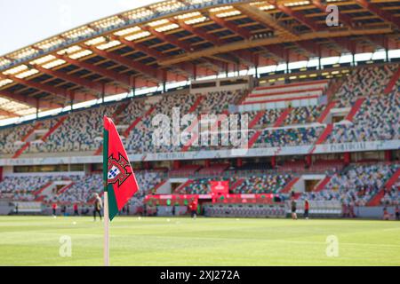 Leiria, Portogallo. 16 luglio 2024. Leiria, Portogallo, 16 luglio 2024: Bandiera d'angolo prima della partita internazionale delle qualificazioni europee femminili tra Portogallo e Malta all'Estadio Dr Magalhaes Pessoa a Leiria, Portogallo. (Pedro Porru/SPP) credito: SPP Sport Press Photo. /Alamy Live News Foto Stock