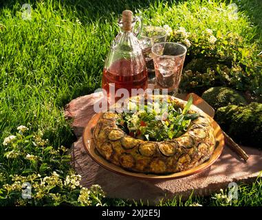 A forma di corona crostata di zucchine con la menta Foto Stock