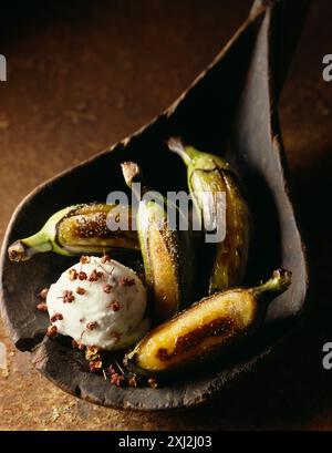 Sorbetto al cocco con séchuan pepe e banane verdi Foto Stock