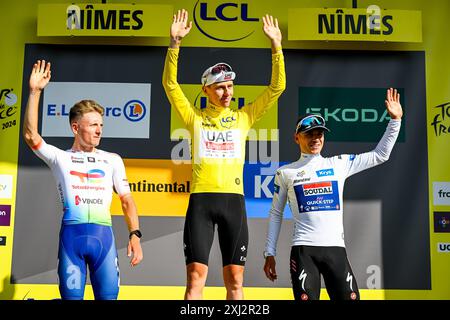 Nimes, Francia. 16 luglio 2024. Il francese Thomas Gachignard di TotalEnergies, lo sloveno Tadej Pogacar dell'UAE Team Emirates e il belga Remco Evenepoel di Soudal Quick-Step nella foto sul podio dopo la 16 tappa della gara ciclistica Tour de France 2024, da Gruissan a Nimes, Francia (188, 6 km), martedì 16 luglio 2024. La 111a edizione del Tour de France inizia sabato 29 giugno e si concluderà a Nizza, in Francia, il 21 luglio. BELGA PHOTO TOM GOYVAERTS credito: Belga News Agency/Alamy Live News Foto Stock