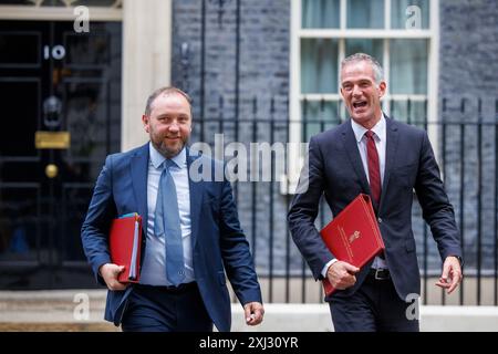 Londra, Regno Unito. 16 luglio 2024. Ian Murray, Segretario di Stato per la Scozia (a sinistra) e Peter Kyle, Segretario di Stato per la Scienza, l'innovazione e la tecnologia, alla riunione del Gabinetto di Downing Street. Crediti: Karl Black/Alamy Live News Foto Stock