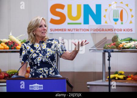 Middleville, Stati Uniti. 3 luglio 2024. La first lady Jill Biden parla al YMCA Camp Manitou-Lin Youth Development Center di Middleville, Michigan, mercoledì 3 luglio 2024. Biden ha evidenziato i programmi di nutrizione estiva per i bambini del Dipartimento dell'Agricoltura degli Stati Uniti. (Foto di Andrew Roth/Sipa USA) credito: SIPA USA/Alamy Live News Foto Stock