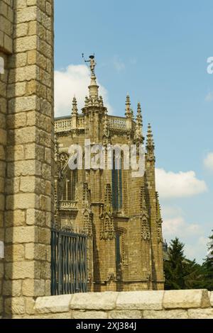 Astorga, Spagna - 4 giugno 2023: Vista ravvicinata del Palazzo Episcopale di Astorga, che mostra i dettagli intricati del design di Antoni Gaudis. Foto Stock