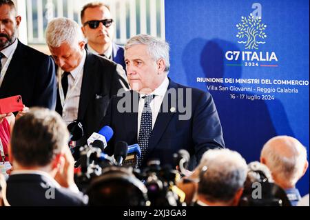 16 luglio 2024, Villa San Giovanni, Reggio Calabria, Italia: Il ministro Antonio Tajani visto mentre parlava. Il Vicepresidente del Consiglio italiano e il Ministro degli affari esteri e della cooperazione internazionale Antonio Tajani tengono una conferenza stampa alla riunione del G7 del Ministro del commercio a Villa San Giovanni, presso l'Hotel Altafiumara. (Credit Image: © Valeria Ferraro/ZUMA Press Wire) SOLO PER USO EDITORIALE! Non per USO commerciale! Foto Stock