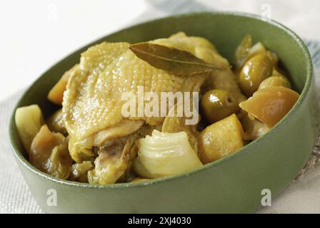 Pollo, olive e confit agrumi Tajine Foto Stock