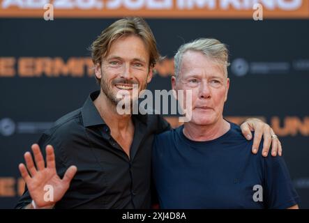 Berlino, Germania. 16 luglio 2024. Gli attori Andreas Pietschmann (l-r) e Thorsten Ranft partecipano alla prima del film 'Die Ermittlung' allo Zoo-Palast. Il film sarà distribuito nei cinema il 25 luglio 2024. Crediti: Monika Skolimowska/dpa/Alamy Live News Foto Stock