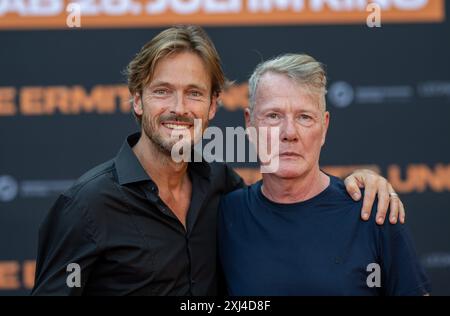 Berlino, Germania. 16 luglio 2024. Gli attori Andreas Pietschmann (l-r) e Thorsten Ranft partecipano alla prima del film 'Die Ermittlung' allo Zoo-Palast. Il film sarà distribuito nei cinema il 25 luglio 2024. Crediti: Monika Skolimowska/dpa/Alamy Live News Foto Stock