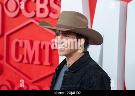 Il cantante LUKAS NELSON cammina sul Red carpet e posa per le fotografie prima dello spettacolo dei CMT Music Awards all'Austin's Moody Center il 6 aprile 2024. Foto Stock