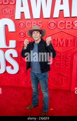 Il cantante LUKAS NELSON cammina sul Red carpet e posa per le fotografie prima dello spettacolo dei CMT Music Awards all'Austin's Moody Center il 6 aprile 2024. Foto Stock