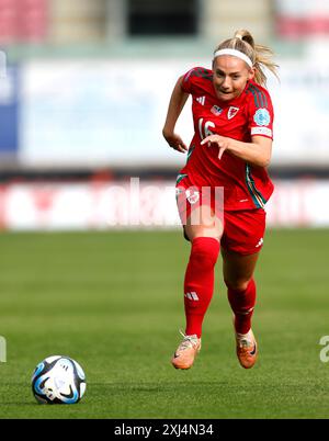 Charlotte Estcourt del Galles durante la partita di qualificazione a Euro 2025 femminile al Parc-Y-Scarlets di Llanelli. Data foto: Martedì 16 luglio 2024. Foto Stock