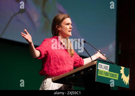 Terry Reintke (membro del Parlamento europeo) alla Conferenza dei delegati degli Stati (LDK) del 2024 di Buendnis 90/Die Gruenen Renania settentrionale-Vestfalia in Foto Stock