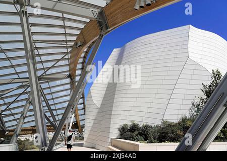 Fondazione Louis Vuitton, museo privato di arte moderna, architetto Frank Gehry, Bois de Bologne, Parigi, Ile de France, Francia, Europa, moderno Foto Stock