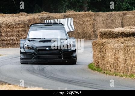 Subaru WRX Airslayer, chiamato anche «Project Midnight», gareggia sulla salita al Goodwood Festival of Speed 2024 Motorsport event nel West Sussex, Regno Unito Foto Stock