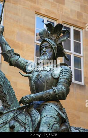 Statua equestre del conte Eberhard im Bart, Eberardo i, duca, statua in bronzo, dettaglio, arte pubblica, grande scultura, cavallo, spada, armatura, Altes Foto Stock