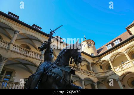 Statua equestre del conte Eberhard im Bart, Eberardo i, duca, statua in bronzo, arte pubblica, grande scultura, cavallo, spada, armatura, Palazzo Vecchio Foto Stock