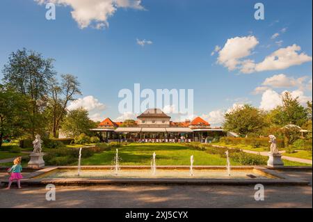 Giardino botanico, vicino al Parco del Castello di Nymphenburg, 2024 110° anniversario, caffetteria, Monaco, Baviera Foto Stock