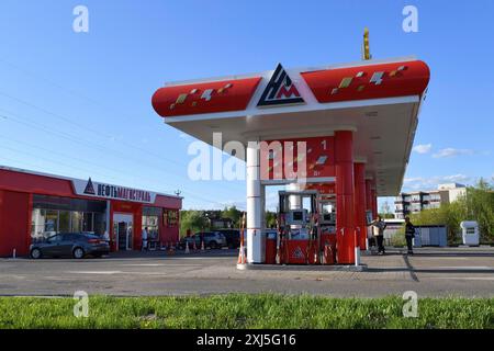 Mosca, Russia, 1 maggio. 2024. Neftmagistral, distributore di benzina e gasolio Foto Stock