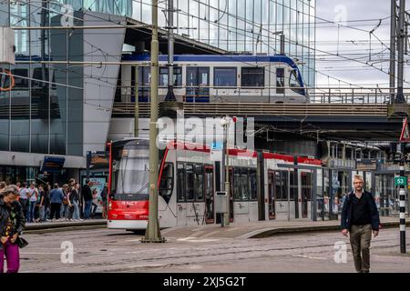 ÖPNV Anbindung des Hauptbahnhofs von Den Haag, stazione centrale, Rijnstraat, Innenstadt, Straßenbahnlinien, NIEDERLANDE, Den Haag Centraal *** collegamenti con i mezzi pubblici alla stazione centrale dell'Aia, alla stazione centrale, a Rijnstraat, al centro città, alle linee dei tram, paesi Bassi, l'Aia Centraal Foto Stock