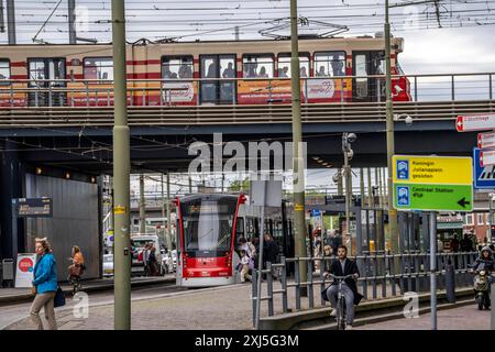 ÖPNV Anbindung des Hauptbahnhofs von Den Haag, stazione centrale, Rijnstraat, Innenstadt, Straßenbahnlinien, NIEDERLANDE, Den Haag Centraal *** collegamenti con i mezzi pubblici alla stazione centrale dell'Aia, alla stazione centrale, a Rijnstraat, al centro città, alle linee dei tram, paesi Bassi, l'Aia Centraal Foto Stock