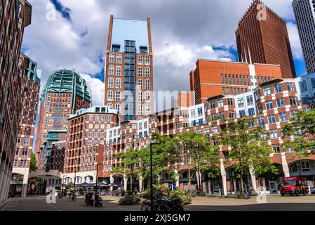 Muzenplein Platz, Wohnviertel in der Innenstadt nahe des Hauptbahnhof, Skyline, in der City von Den Haag, Niederlande, City Den Haag *** Piazza Muzenplein, zona residenziale nel centro della città vicino alla stazione centrale, skyline, nel centro della città di l'Aia, Paesi Bassi, città l'Aia Foto Stock