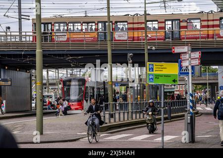 ÖPNV Anbindung des Hauptbahnhofs von Den Haag, stazione centrale, Rijnstraat, Innenstadt, Straßenbahnlinien, NIEDERLANDE, Den Haag Centraal *** collegamenti con i mezzi pubblici alla stazione centrale dell'Aia, alla stazione centrale, a Rijnstraat, al centro città, alle linee dei tram, paesi Bassi, l'Aia Centraal Foto Stock