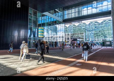 ÖPNV Anbindung des Hauptbahnhofs von Den Haag, stazione centrale, Rijnstraat, Passage des Turfmarkt, Innenstadt, Straßenbahnlinien, Niederlande, Den Haag Centraal *** collegamenti con i mezzi pubblici alla stazione centrale dell'Aia, alla stazione centrale, a Rijnstraat, al Passage des Turfmarkt, al centro città, tram Lines, Paesi Bassi, l'Aia Centraal Foto Stock