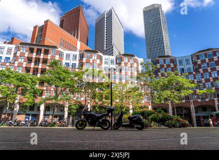 Muzenplein Platz, Wohnviertel in der Innenstadt nahe des Hauptbahnhof, Skyline, in der City von Den Haag, Niederlande, City Den Haag *** Piazza Muzenplein, zona residenziale nel centro della città vicino alla stazione centrale, skyline, nel centro della città di l'Aia, Paesi Bassi, città l'Aia Foto Stock