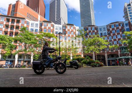 Muzenplein Platz, Wohnviertel in der Innenstadt nahe des Hauptbahnhof, Skyline, in der City von Den Haag, Niederlande, City Den Haag *** Piazza Muzenplein, zona residenziale nel centro della città vicino alla stazione centrale, skyline, nel centro della città di l'Aia, Paesi Bassi, città l'Aia Foto Stock