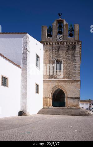 Torre della Chiesa, Cattedrale Igreja da se Catedral de Faro, città Vecchia, Faro, Algarve, Portogallo Foto Stock