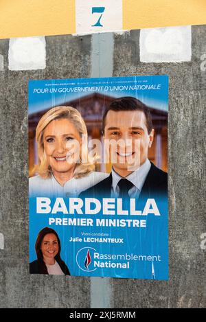 Poster elettorale con i politici Jordan Bardella e Marine le Pen, Rassemblement Nationale, elezioni anticipate in Francia 2024, Frejus, Cote Foto Stock