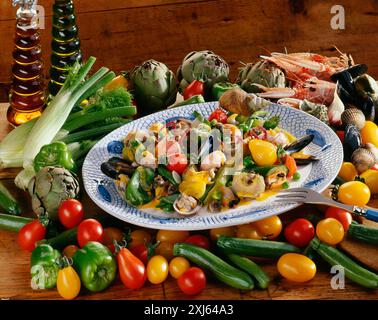 Verdure con crostacei e salsa al curry Foto Stock