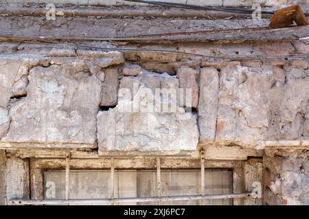 Vecchio frammento di parete in cemento, sfondo a struttura in stucco dipinto Foto Stock