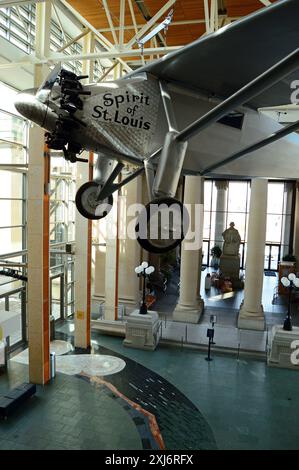 Una replica dello Spirit of St Louis di Charles Lindberg è esposta al Missouri State Museum Foto Stock