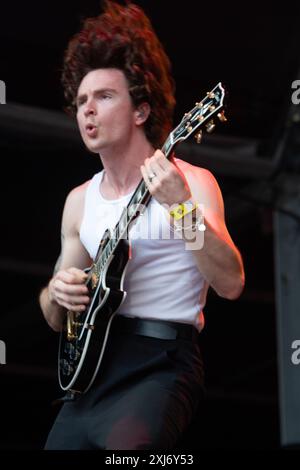 Londra, Regno Unito. 16 luglio 2024. Nella foto: Il chitarrista George Edwards della rock band inglese Yonaka si esibisce alla Somerset House Summer Series of Concerts alla Somerset House. Credito: Justin ng/Alamy Live News Foto Stock