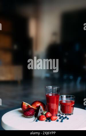 Frullato di rosso in bicchieri Foto Stock