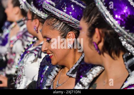 Santiago, metropolitana, Cile. 16 luglio 2024. I ballerini di ''la Diabladaa'' partecipano a una celebrazione in onore della Vergine del Carmen, patrona del Cile, a Santiago. (Immagine di credito: © Matias Basualdo/ZUMA Press Wire) SOLO PER USO EDITORIALE! Non per USO commerciale! Foto Stock