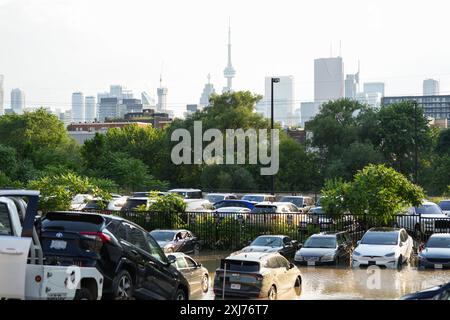 Toronto, Canada. 16 luglio 2024. Martedì 16 luglio 2024, a seguito delle forti piogge a Toronto, Canada, un parcheggio è inondato. (Foto di Michael Chisholm/Sipa USA) credito: SIPA USA/Alamy Live News Foto Stock