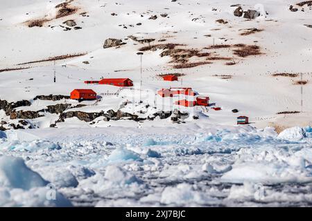 Base Primavera, Cierva Cove, San Martín Land, Penisola Antartica, martedì, 21 novembre 2023. Foto: David Rowland / One-Image.com Foto Stock