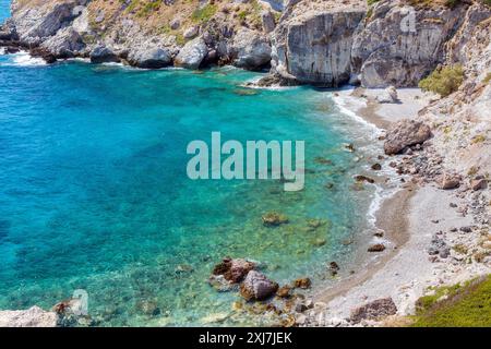 Spiaggia isolata sull'isola di Milos, Cicladi, Grecia Foto Stock