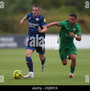 Ronan Darcy di Crawley Town durante la pre-stagione amichevole tra Lewes e Crawley Town al Dripping Pan. Foto Stock